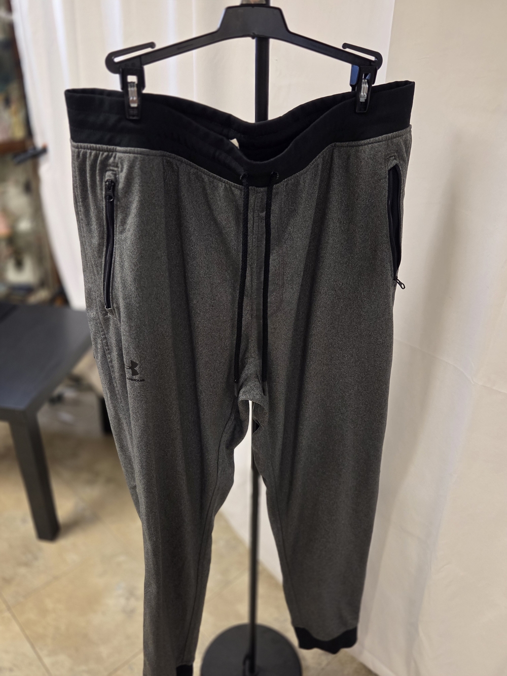Under Armour Men's Dark Gray Tech Joggers